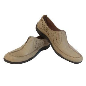 Clarks Artisan Shoes Women's Size  7.5 Beige Leather Slip On Comfortable